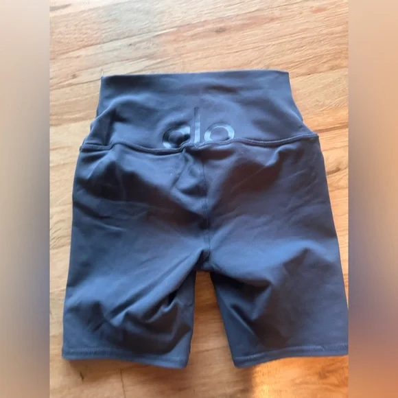ALO Yoga Gray Spandex Bike Shorts - Picture 6 of 8